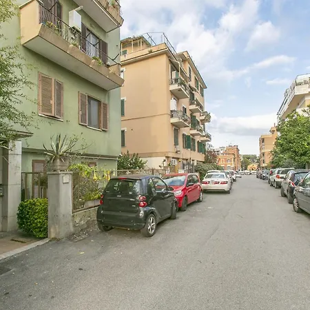 A 50 M Dalla Metropolitana Cornelia Apartment Rom